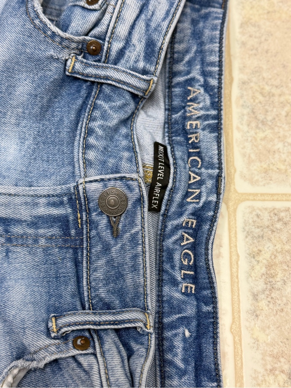 American Eagle Outfitters Light Blue Distressed Men’s Jean Shorts Size 36 - Picture 4 of 7